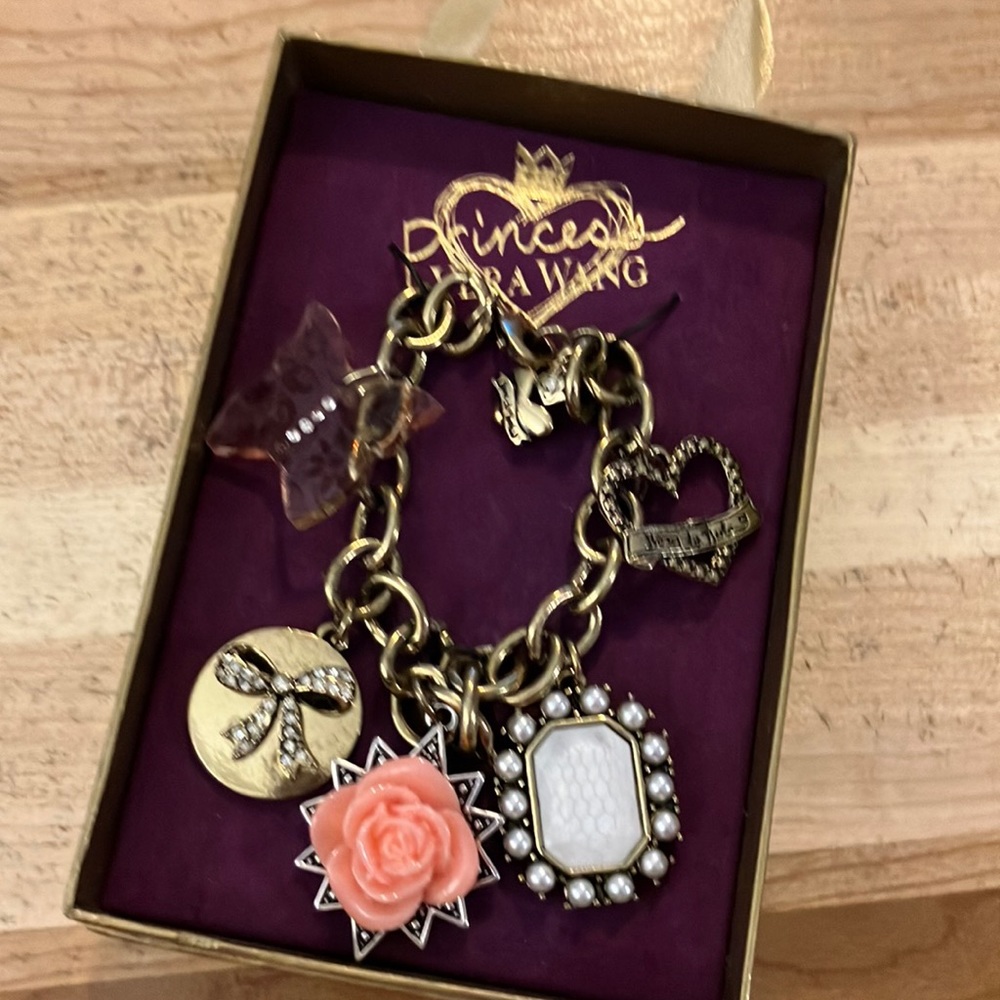 New princess Vera Wang bracelet boxed, Jewelry!!!